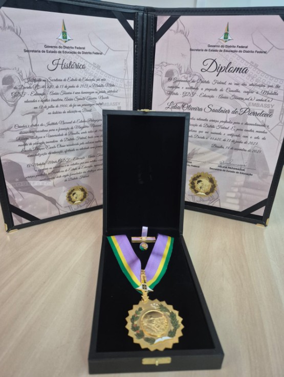 14-11sue-1 Destaque na Educação - Dr. Suenilson Sá celebra comenda recebida por sua Cunhada no Distrito Federal