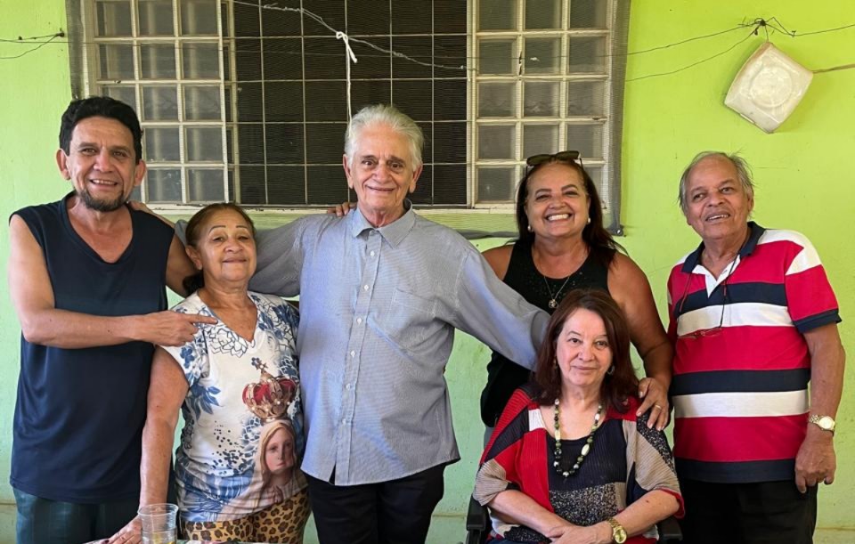 ADOLFO-LOPES-E-DONA-PALMELINDA Adolfo Lopes reúne amigos, reforça posições políticas e mostra que influencia os debates do Entorno e Brasília