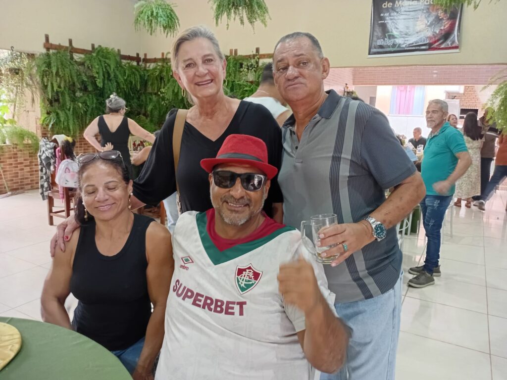 amigos-e-amigos-1024x768 Deputada Dra. Zeli é recebida com entusiasmo no aniversário do professor Ribamar Veleda