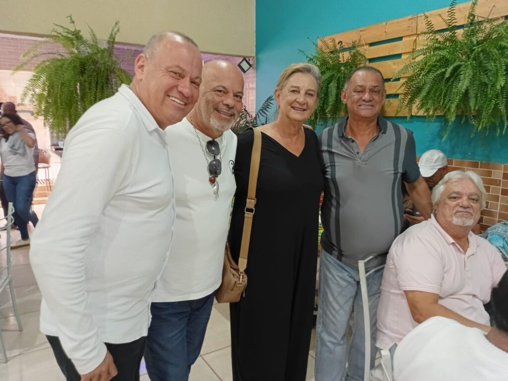 zeli-e-amigos-5-1024x768 Deputada Dra. Zeli é recebida com entusiasmo no aniversário do professor Ribamar Veleda