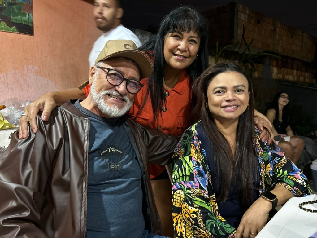 cida-moura-12-1024x768 Cida Moura é uma Mulher de garra, voz e ternura que uniu amigos e família para comemorar o seu aniversário