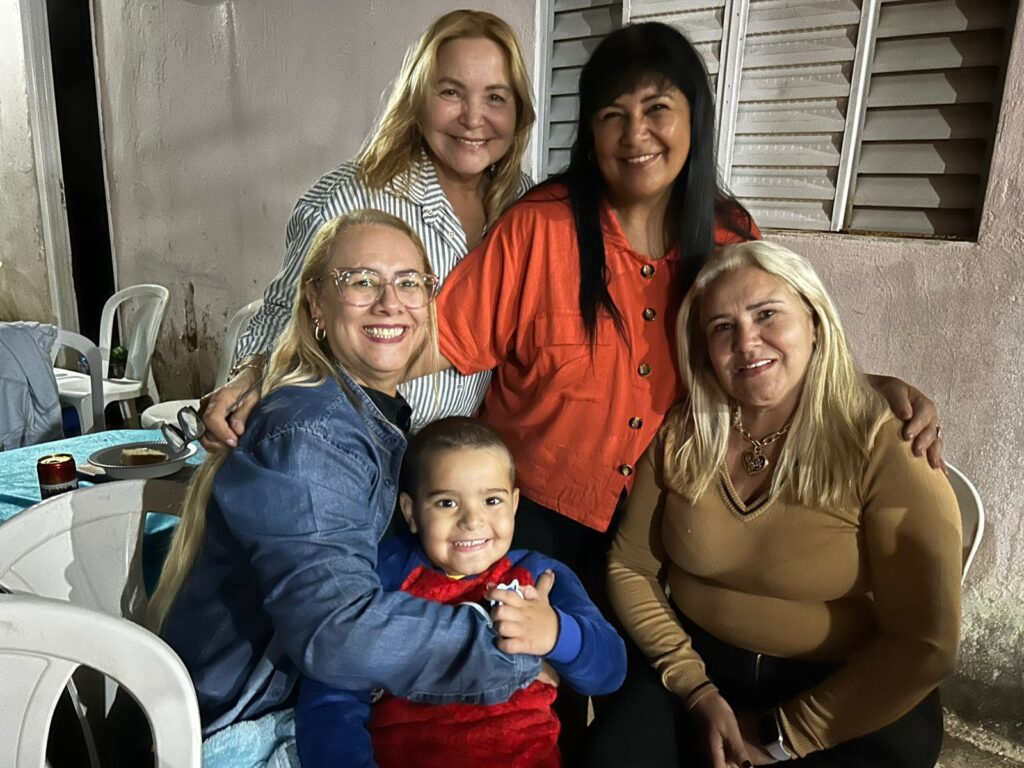 cida-moura-2-1024x768 Cida Moura é uma Mulher de garra, voz e ternura que uniu amigos e família para comemorar o seu aniversário