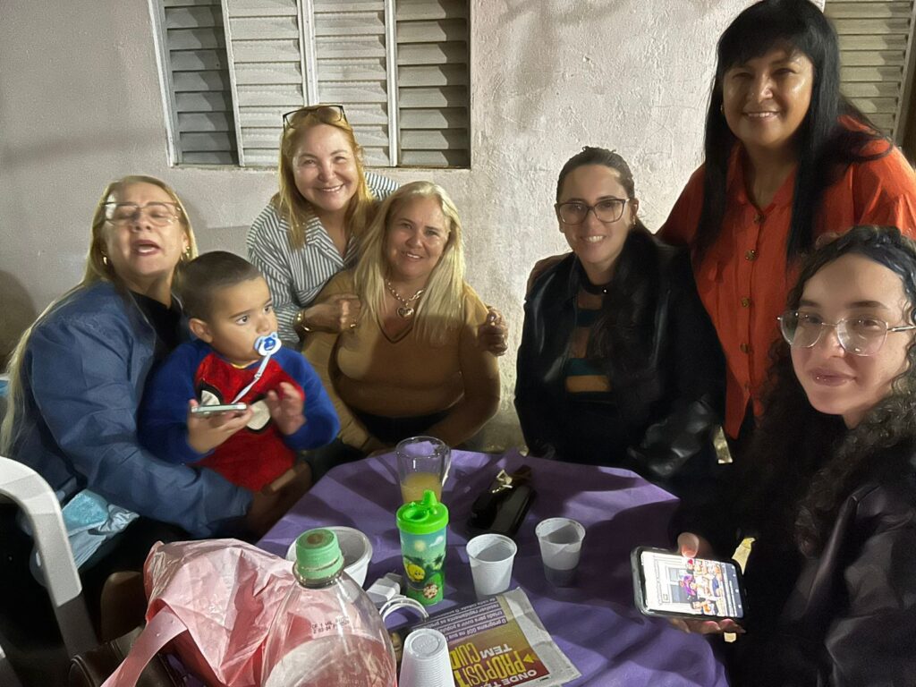 cida-moura-3-1024x768 Cida Moura é uma Mulher de garra, voz e ternura que uniu amigos e família para comemorar o seu aniversário