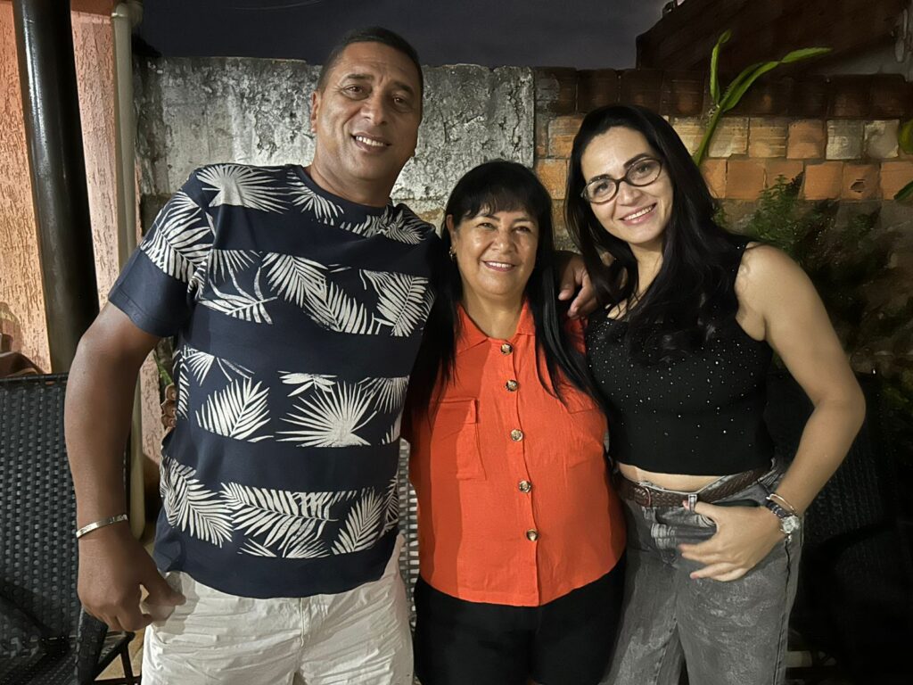 cida-moura-6-1024x768 Cida Moura é uma Mulher de garra, voz e ternura que uniu amigos e família para comemorar o seu aniversário