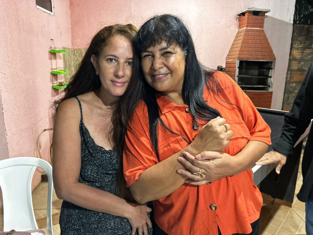 cida-moura-7-1024x768 Cida Moura é uma Mulher de garra, voz e ternura que uniu amigos e família para comemorar o seu aniversário