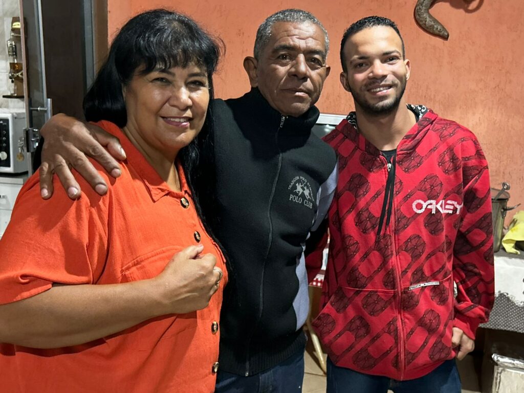 cida-moura-9-1024x768 Cida Moura é uma Mulher de garra, voz e ternura que uniu amigos e família para comemorar o seu aniversário