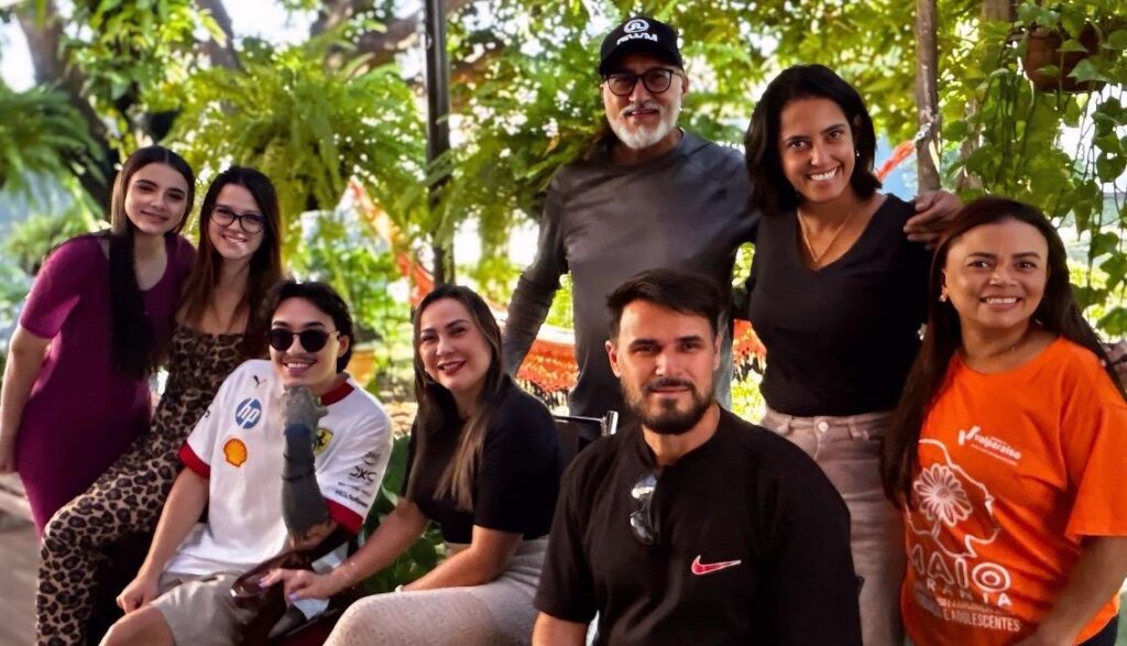 familia-Moura-dentro-1024x587 Airton Moura recebe o irmão Milton em churrasco marcada por afeto e prestígio em Valparaíso