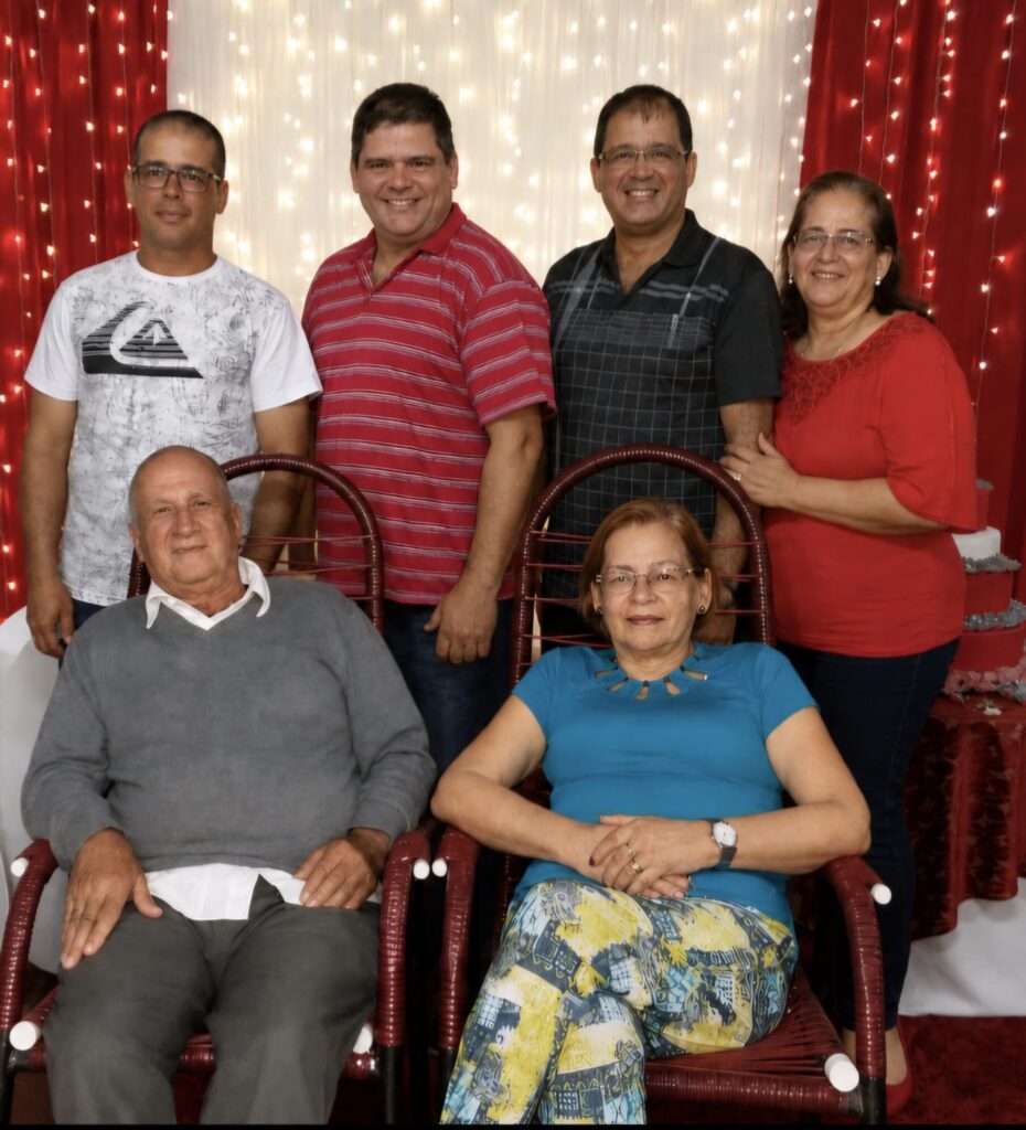 1000175644-930x1024 Bodas de Diamante comemoram 60 anos de amor, fé e legado da família Peixoto em Cruz Alta no Rio Grande do Sul