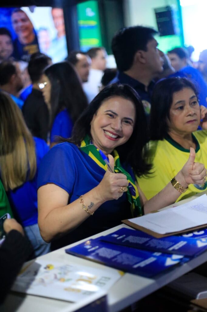 Yvelonia-deputada-federal-PL-GO-grande-brasilia-1-682x1024 Força, Trabalho e Fé - Maria Yvelônia é oficializada a federal de Michelle e Flávio Bolsonaro em Goiás